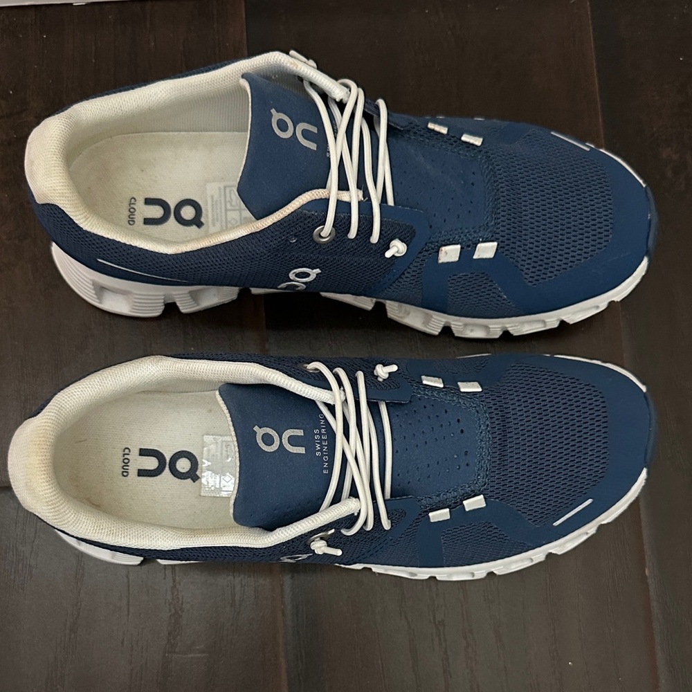 On Running Navy and White Athletic Shoes - Picture 3 of 7